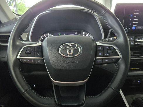 Used 2024 Toyota Highlander XLE AWD/4WD image 27