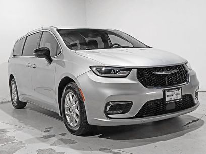 Used 2024 Chrysler Pacifica Touring-L