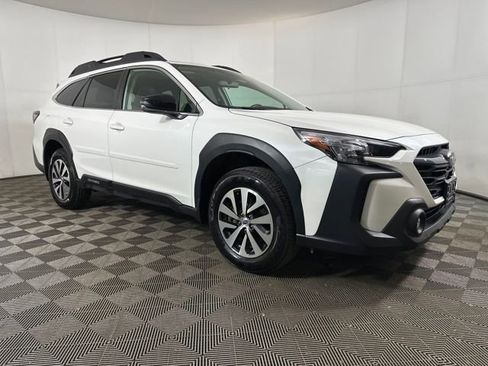 Used 2023 Subaru Outback Premium image 2