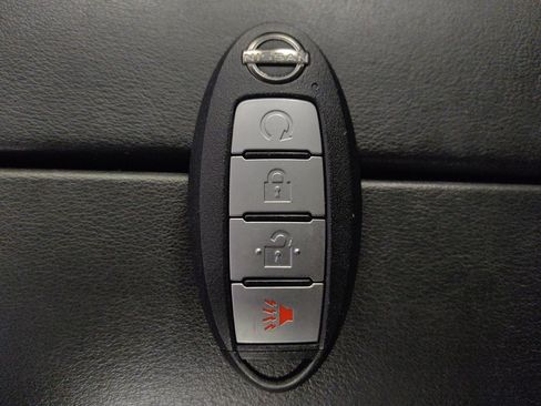 Used 2022 Nissan Rogue SV image 32