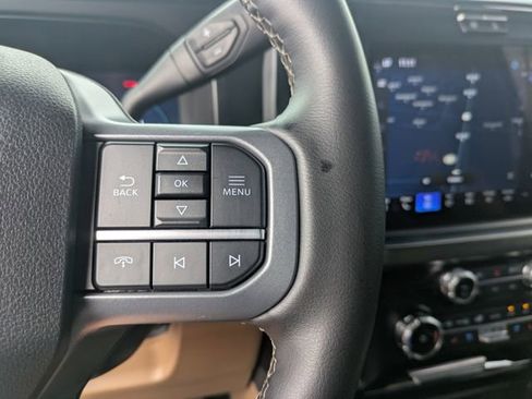 Used 2025 Ford F250 Lariat w/ Chrome Package image 31