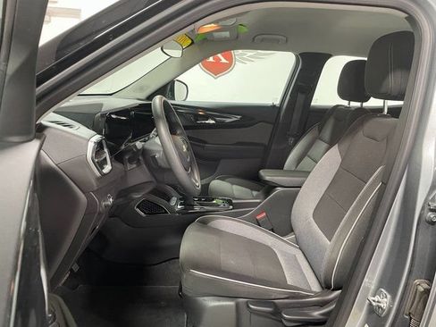 Used 2024 Chevrolet TrailBlazer LS FWD image 11
