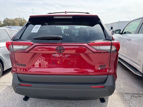Used 2025 Toyota RAV4 XLE w/ Convenience Package image 5