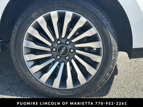 Used 2019 Lincoln Navigator Reserve image 43