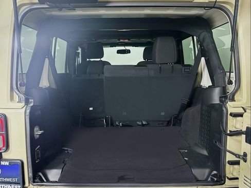 Used 2018 Jeep Wrangler Unlimited Sport image 22