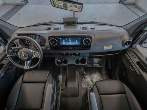 New 2025 Mercedes-Benz Sprinter 2500 image 8