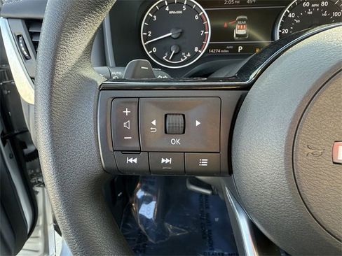 Used 2023 Nissan Rogue SV image 19