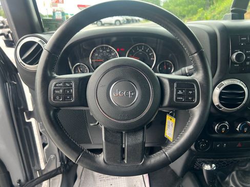 Used 2018 Jeep Wrangler Unlimited Rubicon w/ Cold Weather Group image 15