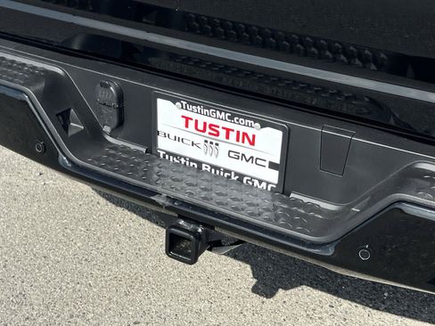 New 2026 GMC Canyon Elevation w/ LPO, Black Badging Package RWD image 27