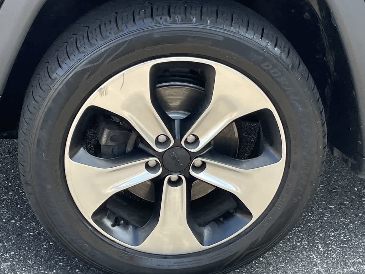 Used 2018 Jeep Compass Latitude w/ Cold Weather Group AWD/4WD image 35
