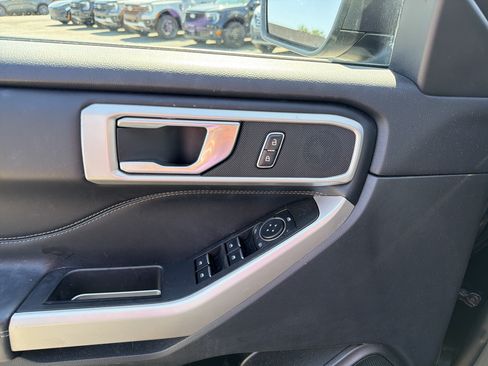 Used 2023 Ford Explorer XLT AWD/4WD image 14