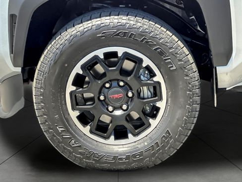 Certified 2025 Toyota Tacoma TRD Off-Road AWD/4WD image 24