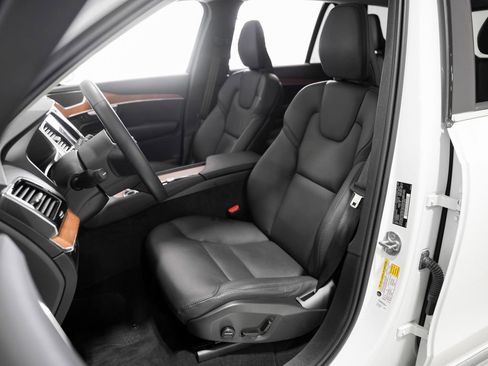 Used 2025 Volvo XC90 T8 Plus w/ Protection Package Premier image 10