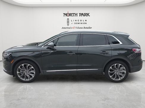 Used 2023 Lincoln Nautilus Reserve w/ Luxury Package FWD image 2