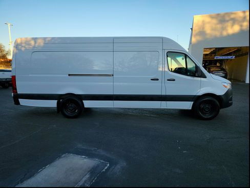 Used 2024 Mercedes-Benz Sprinter 2500 image 5