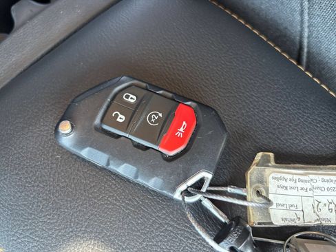Used 2025 Jeep Wrangler Unlimited Sahara AWD/4WD image 24