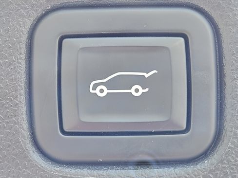 Used 2021 Chevrolet Blazer Premier w/ Driver Confidence II Package FWD image 35
