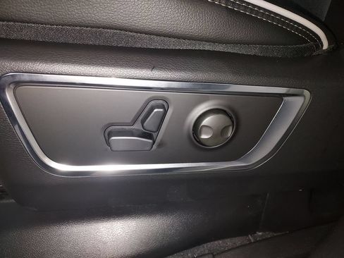New 2026 RAM 1500 Laramie w/ Night Edition AWD/4WD image 18