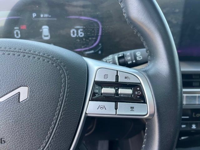 Used 2025 Kia Telluride S FWD image 16