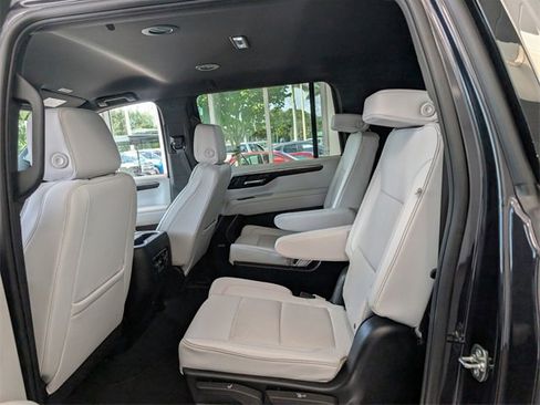 Certified 2025 Chevrolet Suburban Premier image 8