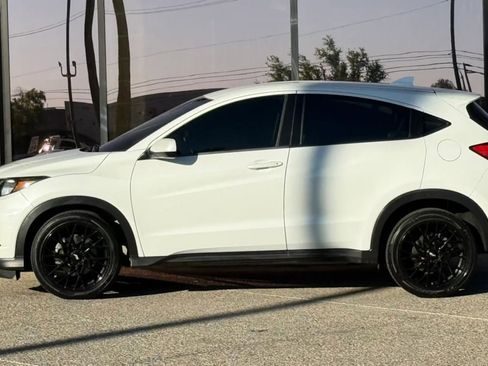 Used 2016 Honda HR-V LX image 4