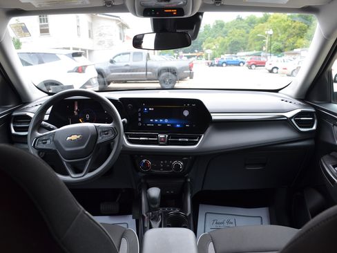 Used 2025 Chevrolet TrailBlazer LT AWD/4WD image 45