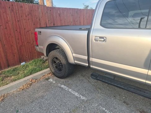 Used 2022 Ford F250 Lariat w/ Black Appearance Package AWD/4WD image 23