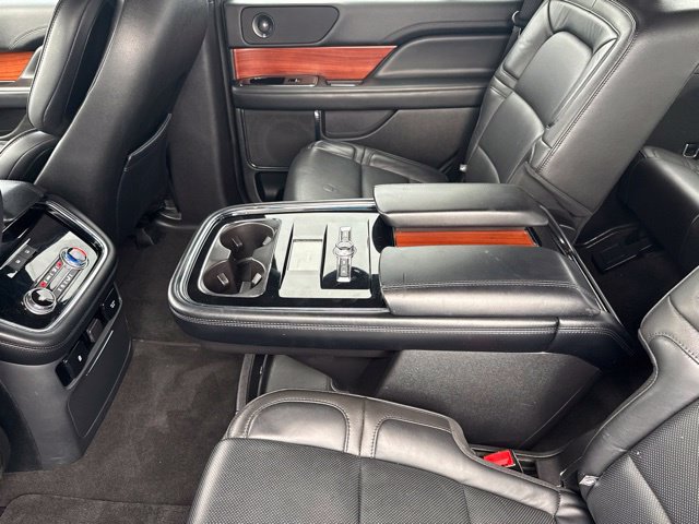 Used 2018 Lincoln Navigator Reserve w/ Technology Package AWD/4WD image 23
