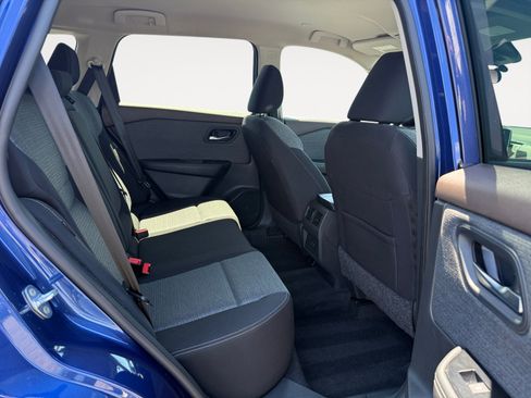 Used 2023 Nissan Rogue SV FWD image 18