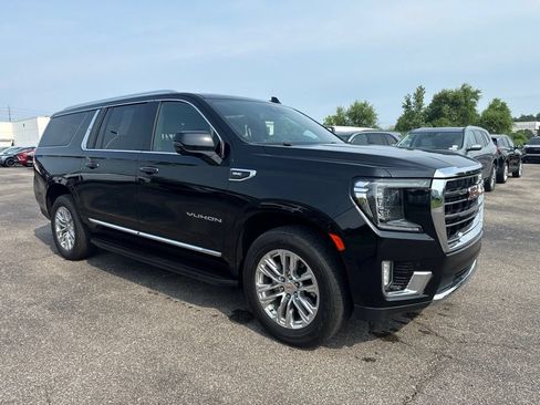 Used 2023 GMC Yukon XL SLT w/ SLT Premium Package AWD/4WD image 2