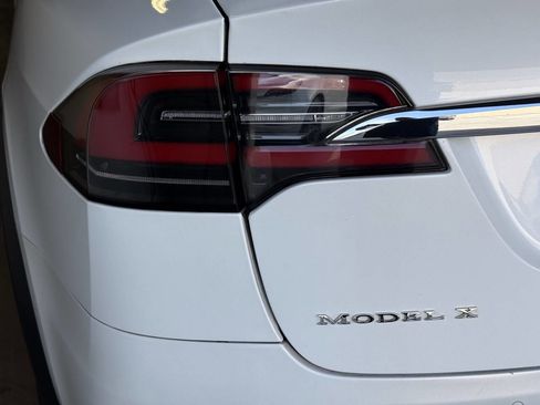 Used 2018 Tesla Model X 100D AWD/4WD image 29