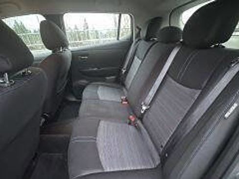 Used 2022 Nissan Leaf S image 26