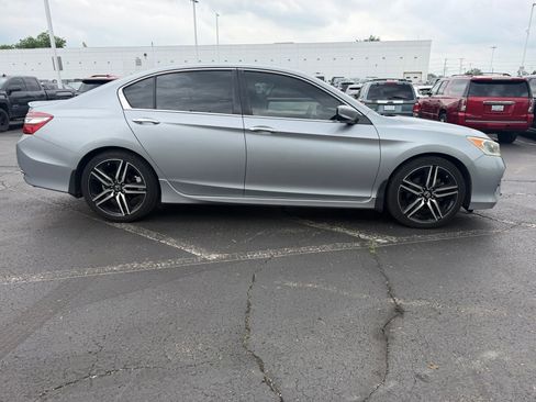 Used 2017 Honda Accord Sport image 4