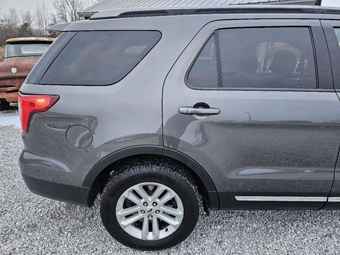 Used 2017 Ford Explorer XLT w/ Equipment Group 202A image 9