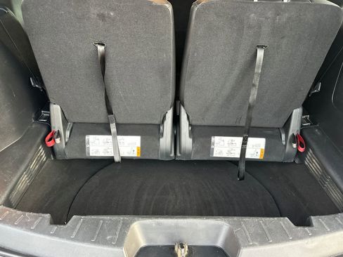 Used 2018 Ford Explorer XLT w/ Equipment Group 202A image 16