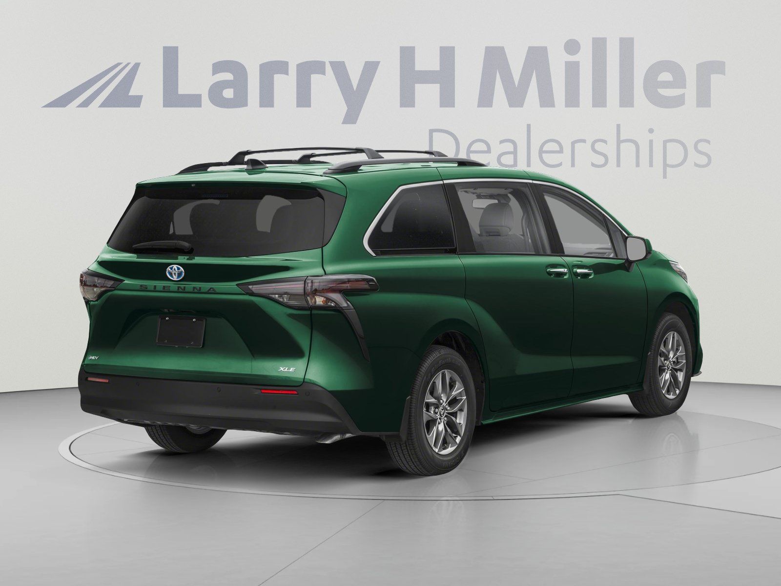 Used 2026 Toyota Sienna XLE FWD image 2