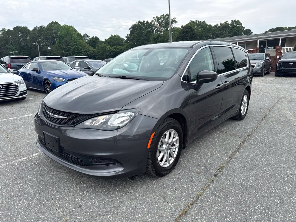 Used 2021 Chrysler Voyager LX FWD image 1