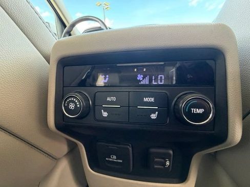 Used 2019 GMC Acadia Denali w/ Technology Package FWD image 39