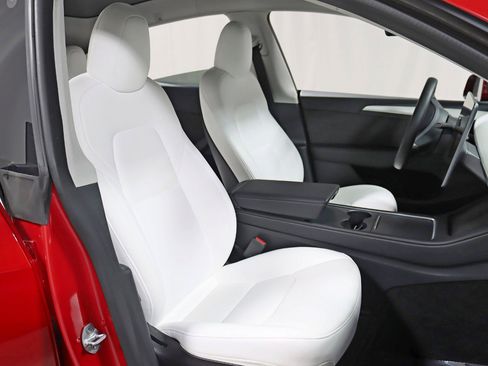 Used 2023 Tesla Model Y Long Range image 28