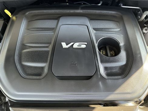 Used 2019 Jeep Grand Cherokee Laredo image 23