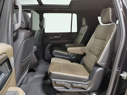 Used 2026 GMC Yukon XL Denali Ultimate w/ LPO, Get Active Package AWD/4WD image 49