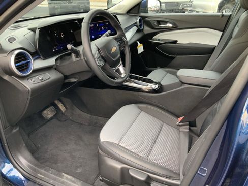 Used 2024 Chevrolet Trax LT w/ Driver Confidence Package image 25