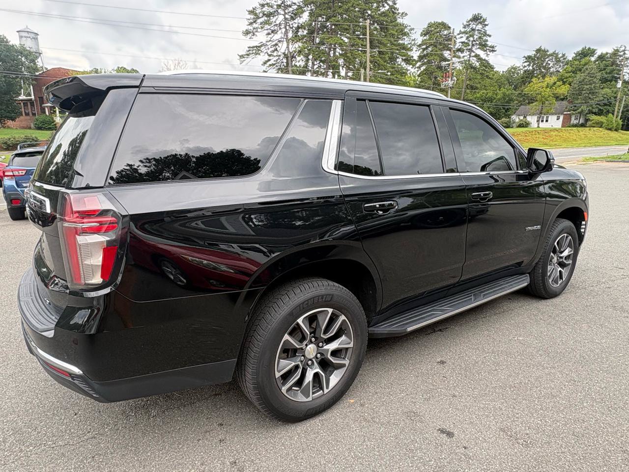 Used 2021 Chevrolet Tahoe LT w/ LT Signature Package RWD image 6