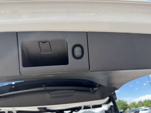 Used 2019 Chevrolet Suburban Premier AWD/4WD image 13
