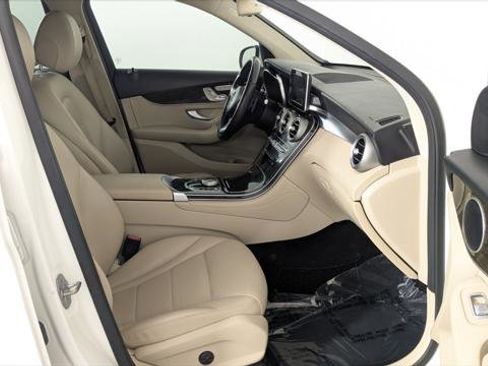 Used 2019 Mercedes-Benz GLC 300 GLC 300 w/ Premium Package image 19