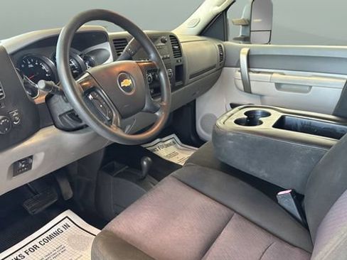 Used 2011 Chevrolet Silverado 2500 W/T w/ Snow Plow Prep Package AWD/4WD image 9