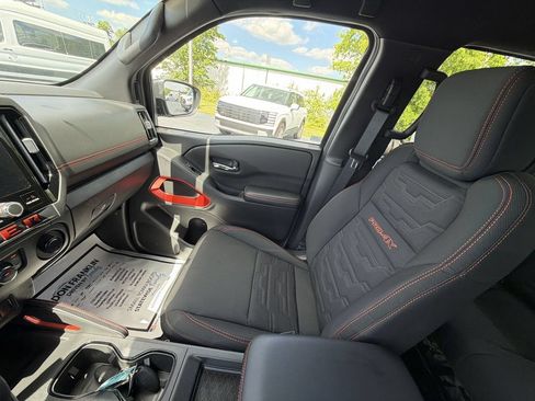 Used 2025 Nissan Frontier PRO-4X AWD/4WD image 11