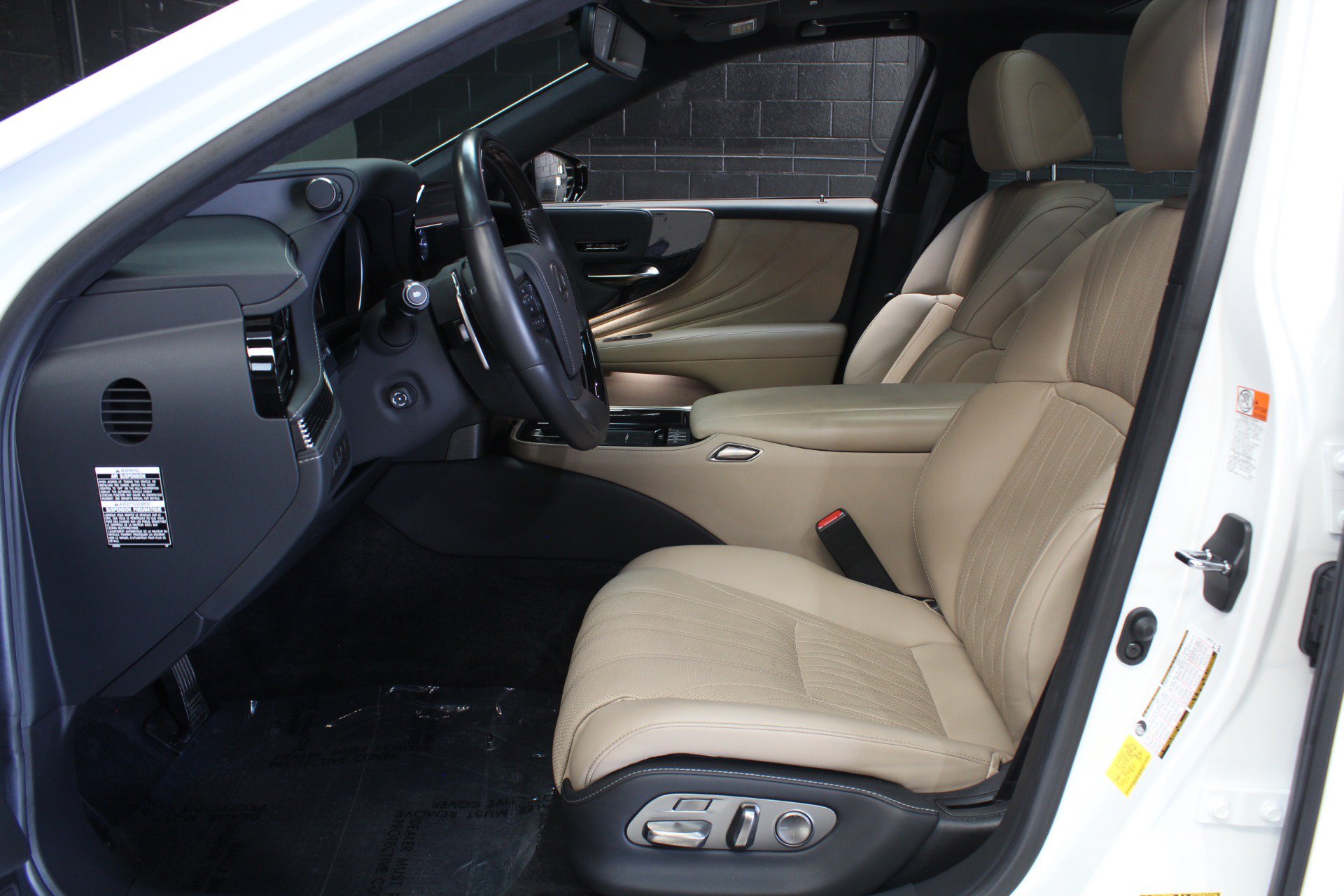 Used 2022 Lexus LS 500 w/ Interior Upgrade Package RWD image 37