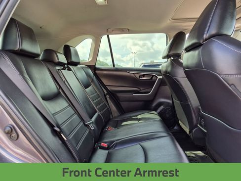 Used 2021 Toyota RAV4 XLE Premium FWD image 31