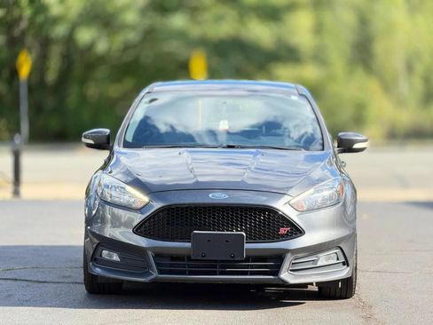 Used 2018 Ford Focus ST FWD image 3